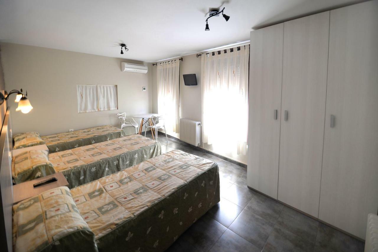 Hostal Palacete De Los Arcedianos Tarazona Bagian luar foto