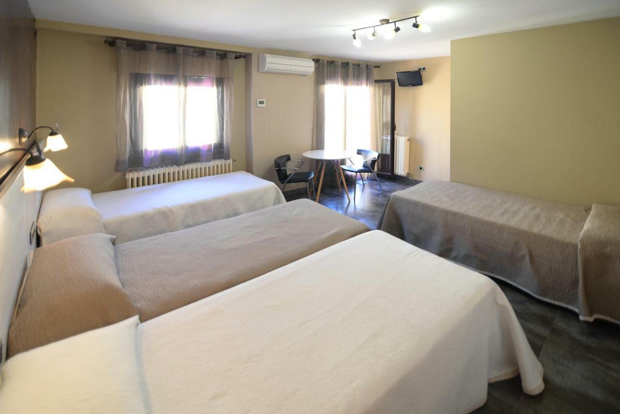Hostal Palacete De Los Arcedianos Tarazona Bagian luar foto