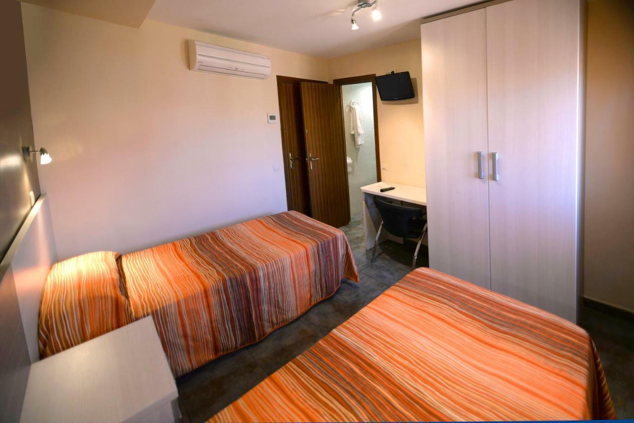 Hostal Palacete De Los Arcedianos Tarazona Bagian luar foto