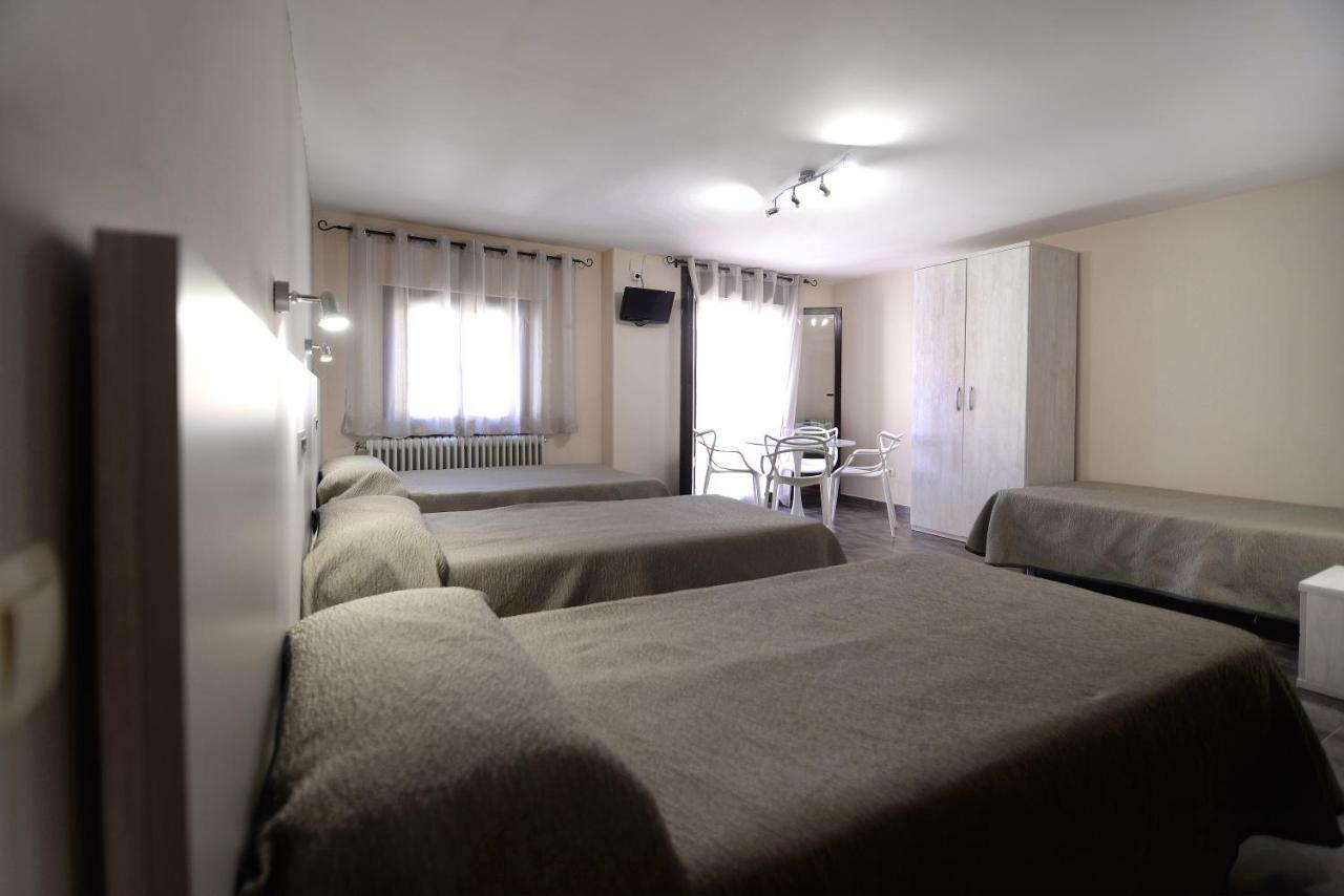 Hostal Palacete De Los Arcedianos Tarazona Bagian luar foto