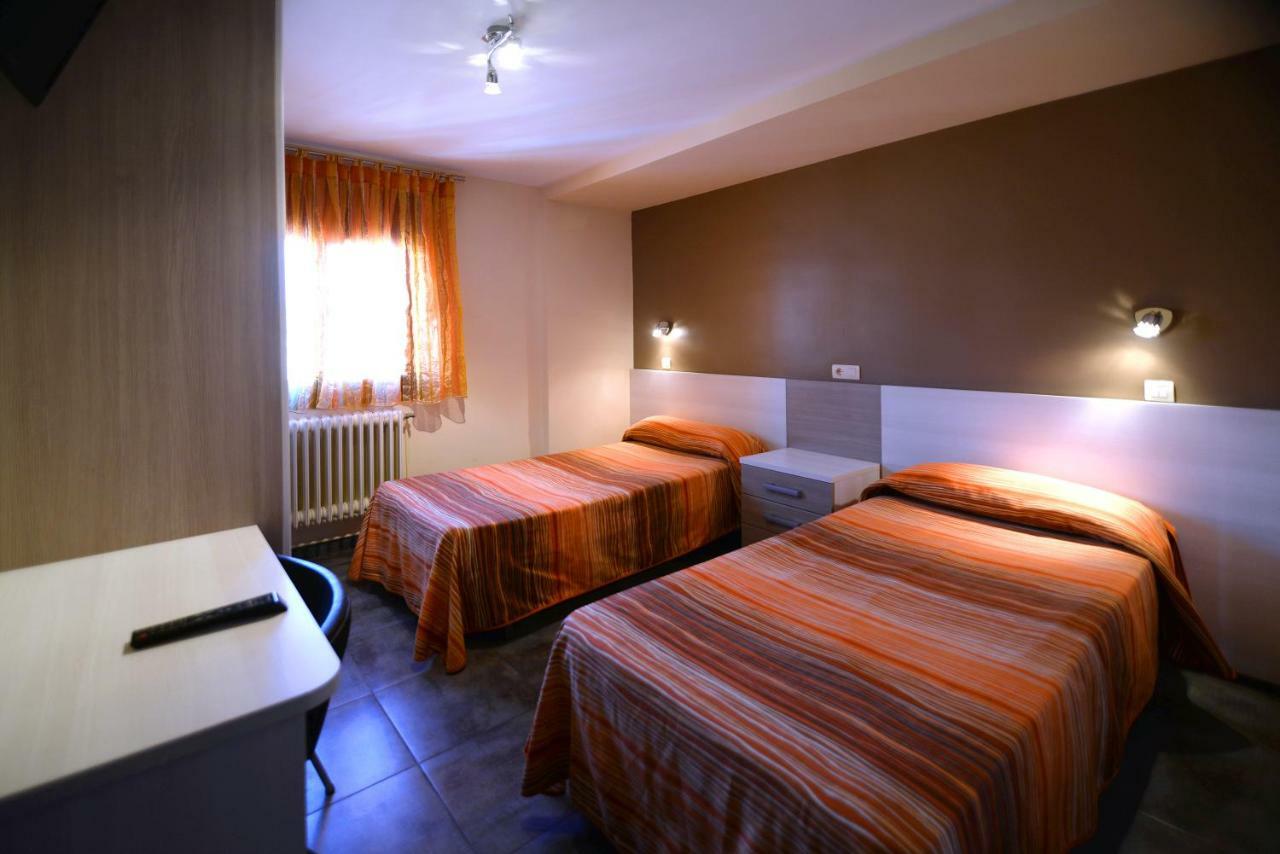 Hostal Palacete De Los Arcedianos Tarazona Bagian luar foto